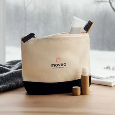 Kosmetyczki z Własnym Nadrukiem: Dlaczego to Idealny Gadżet Reklamowy