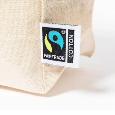 Co oznacza metka Fairtrade na Twojej torbie? Przewodnik po etycznych gadżetach